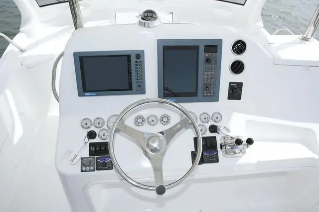 阿兹慕Azimut72飞桥游艇
