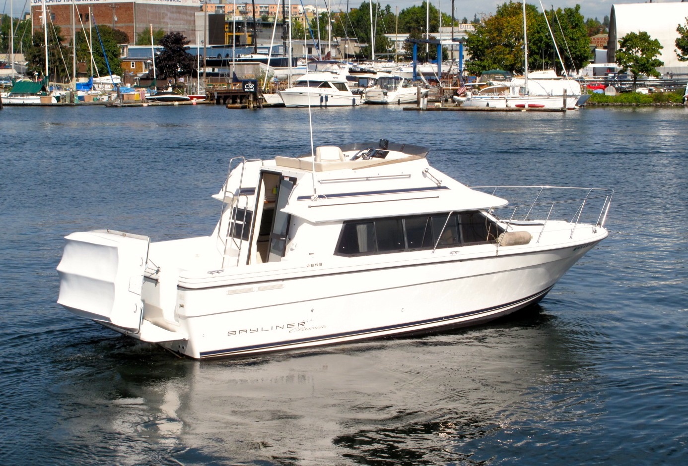 贝琳娜（Bayliner）2858游艇