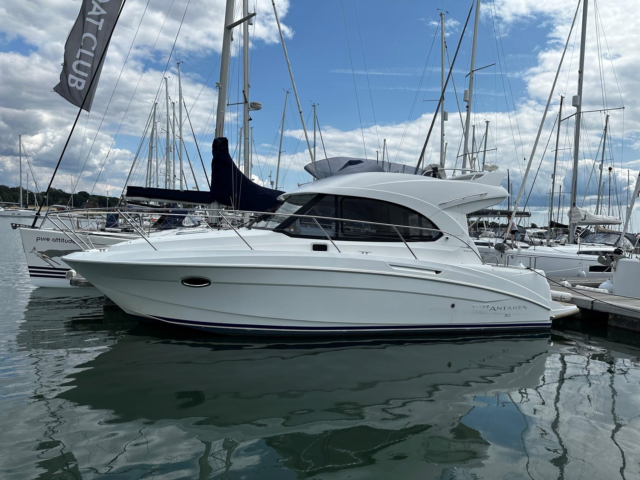博纳多（Beneteau）Antares30S中型游艇