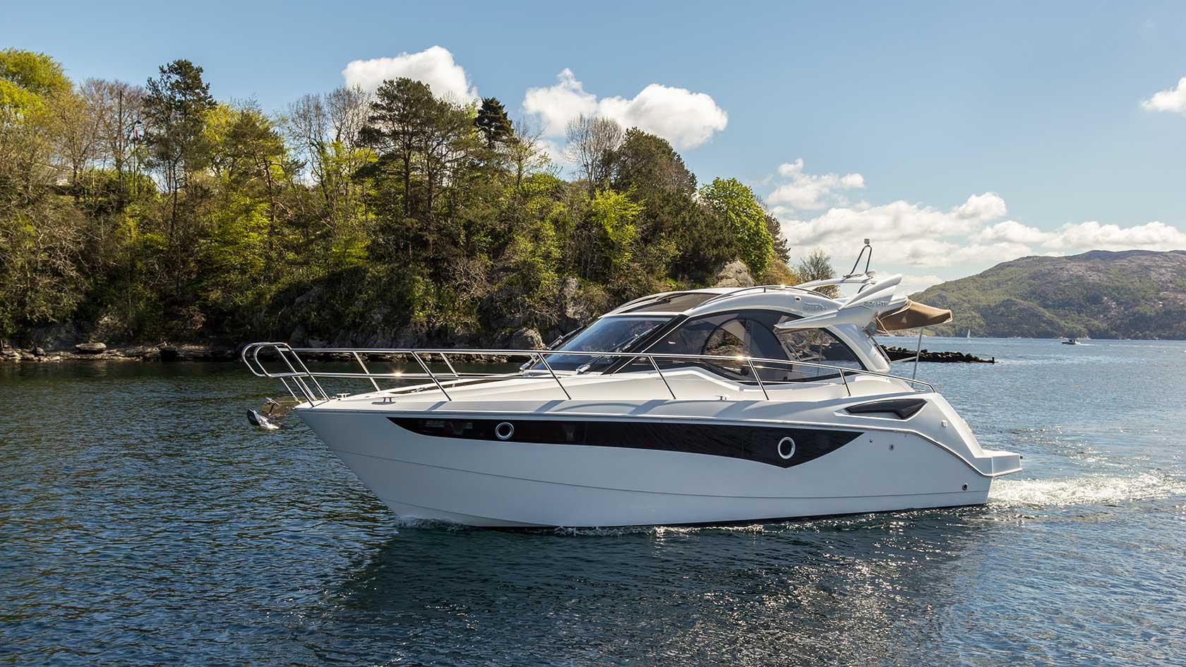 卡帝尔（Galeon）305HTS中型游艇