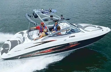 雅马哈AG230快艇价格在60-70万元之间