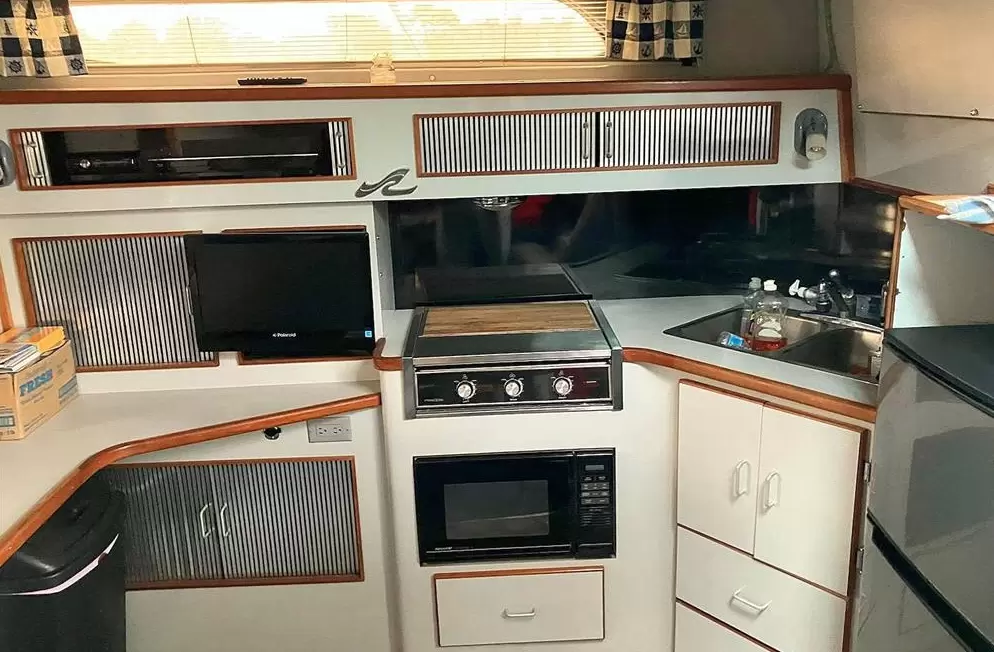 希瑞(SeaRay)390ExpressCruiser二手游艇厨房