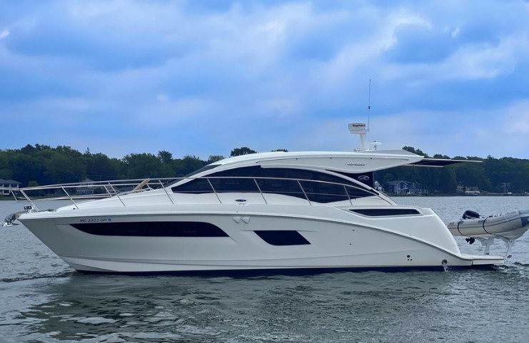 希瑞（SeaRay）400飞桥游艇价格750万元左右