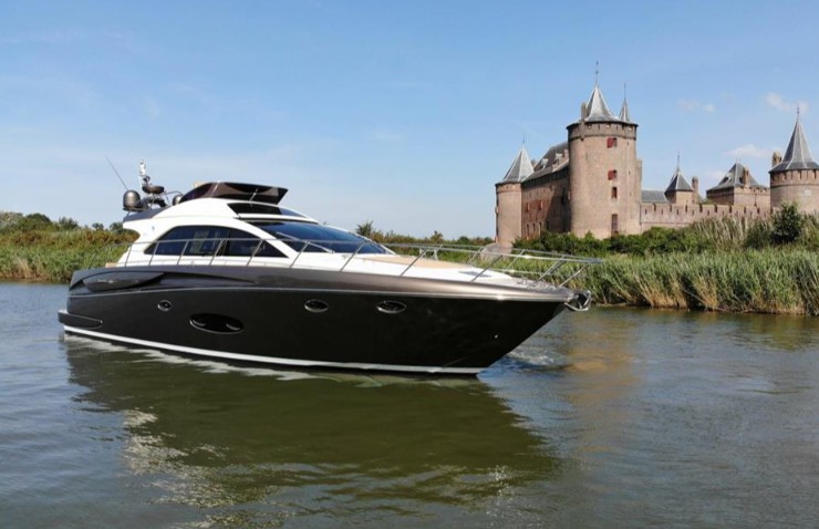 进口二手游艇丽娃（Riva）56Sportriva游艇