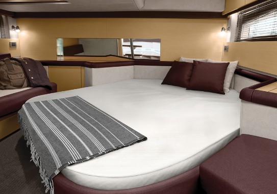11.31米希瑞（SeaRay）370Venture私人游艇主人舱
