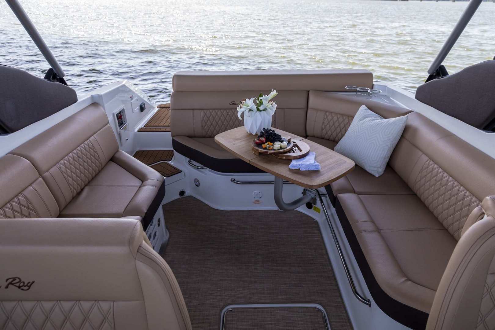 8.74米（28英尺）希瑞（SeaRay）280SLX运动快艇价格150万元