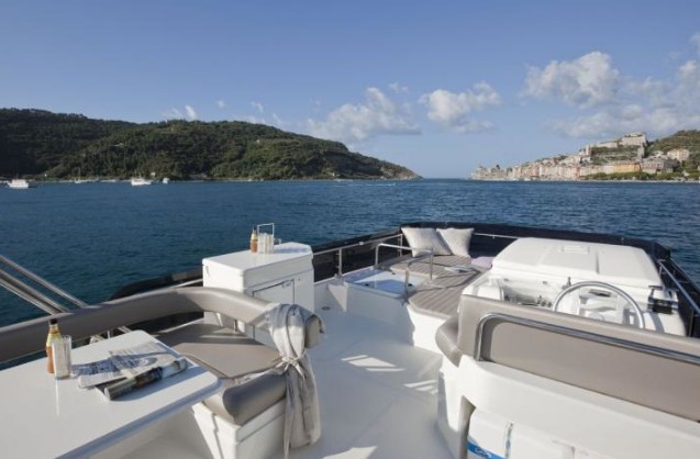 17米法拉帝（Ferretti）570飞桥游艇价格1780万元