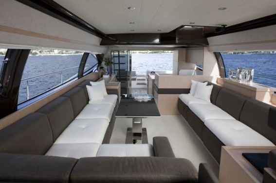 17米法拉帝（Ferretti）570飞桥游艇价格沙龙