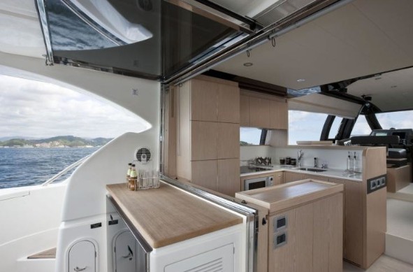 17米法拉帝（Ferretti）570飞桥游艇价格