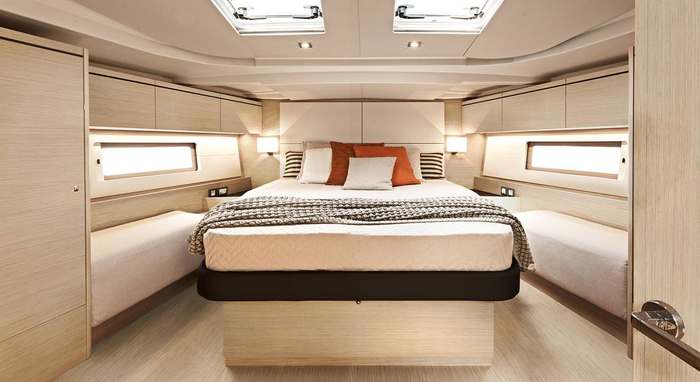 16米博纳多（Beneteau）遨享仕51.1远洋帆船主人舱