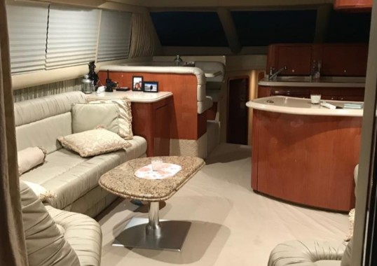 17米希瑞（SeaRay）560飞桥游艇沙发