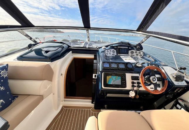 12米西莱（Sealine）S41二手运动游艇价格15万欧元