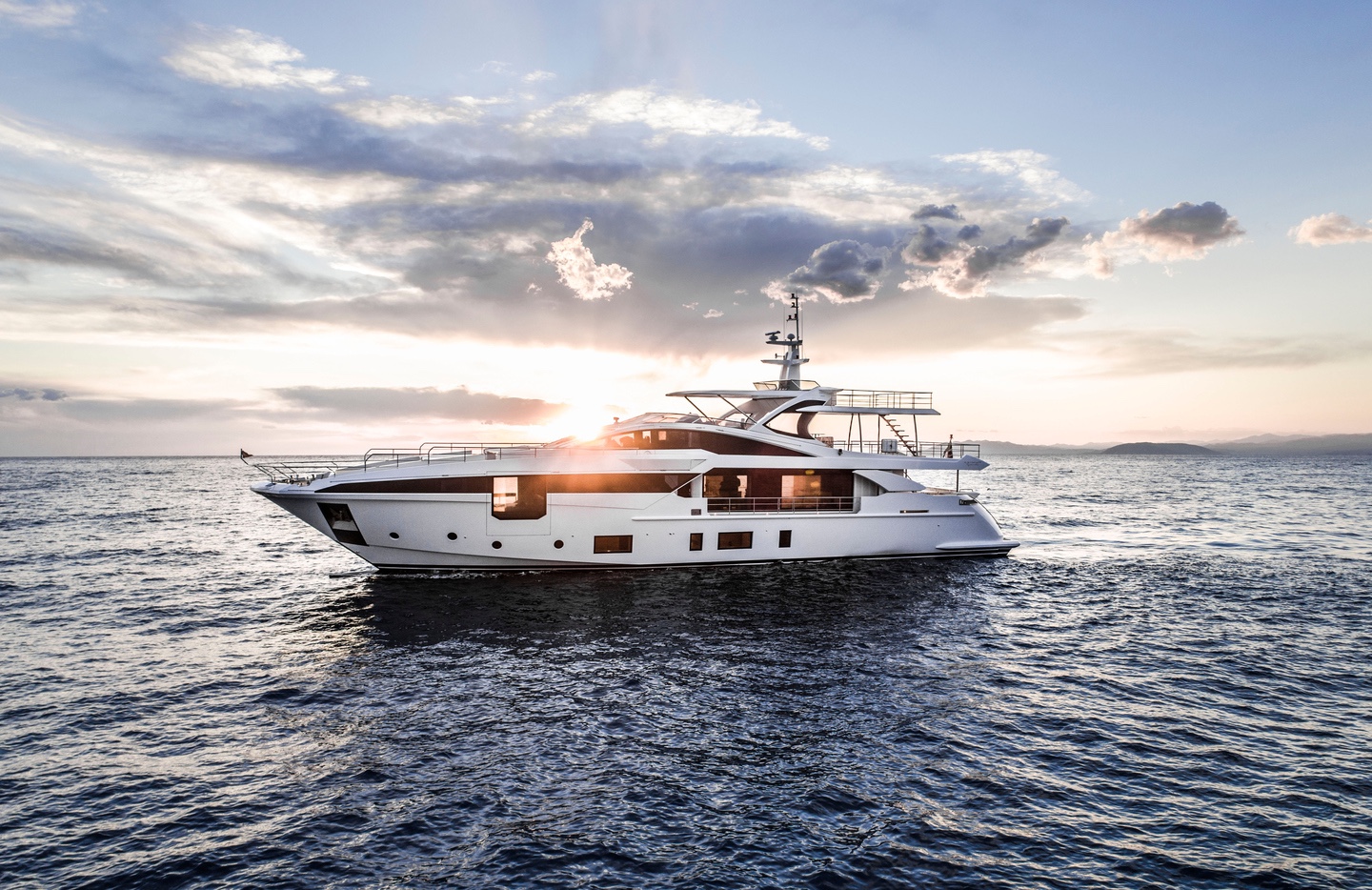 阿兹慕（Azimut）Grande35Metri游艇价格约3000万美元
