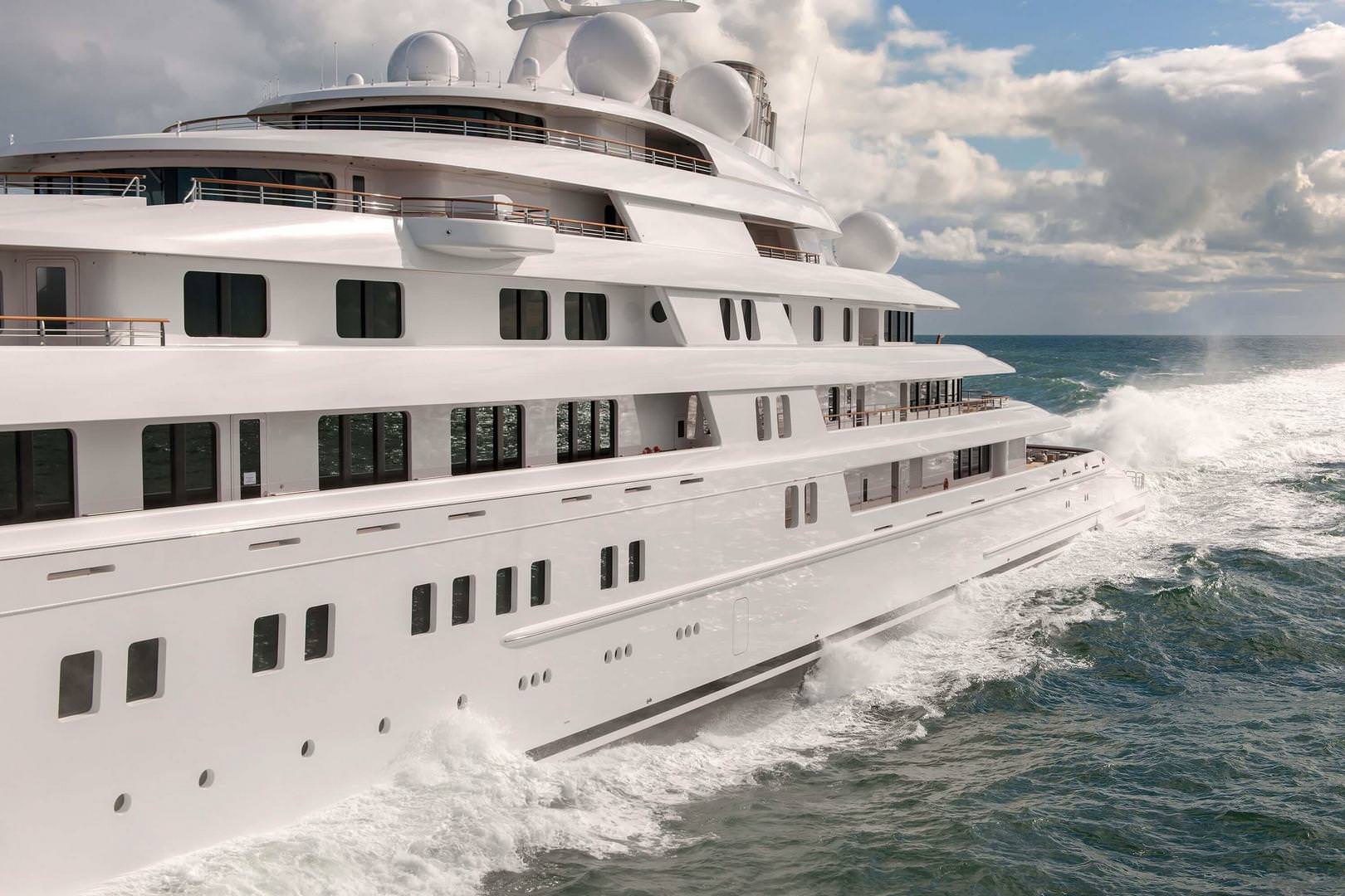 乐顺（Lurssen）Azzam游艇的价格约为6亿美元