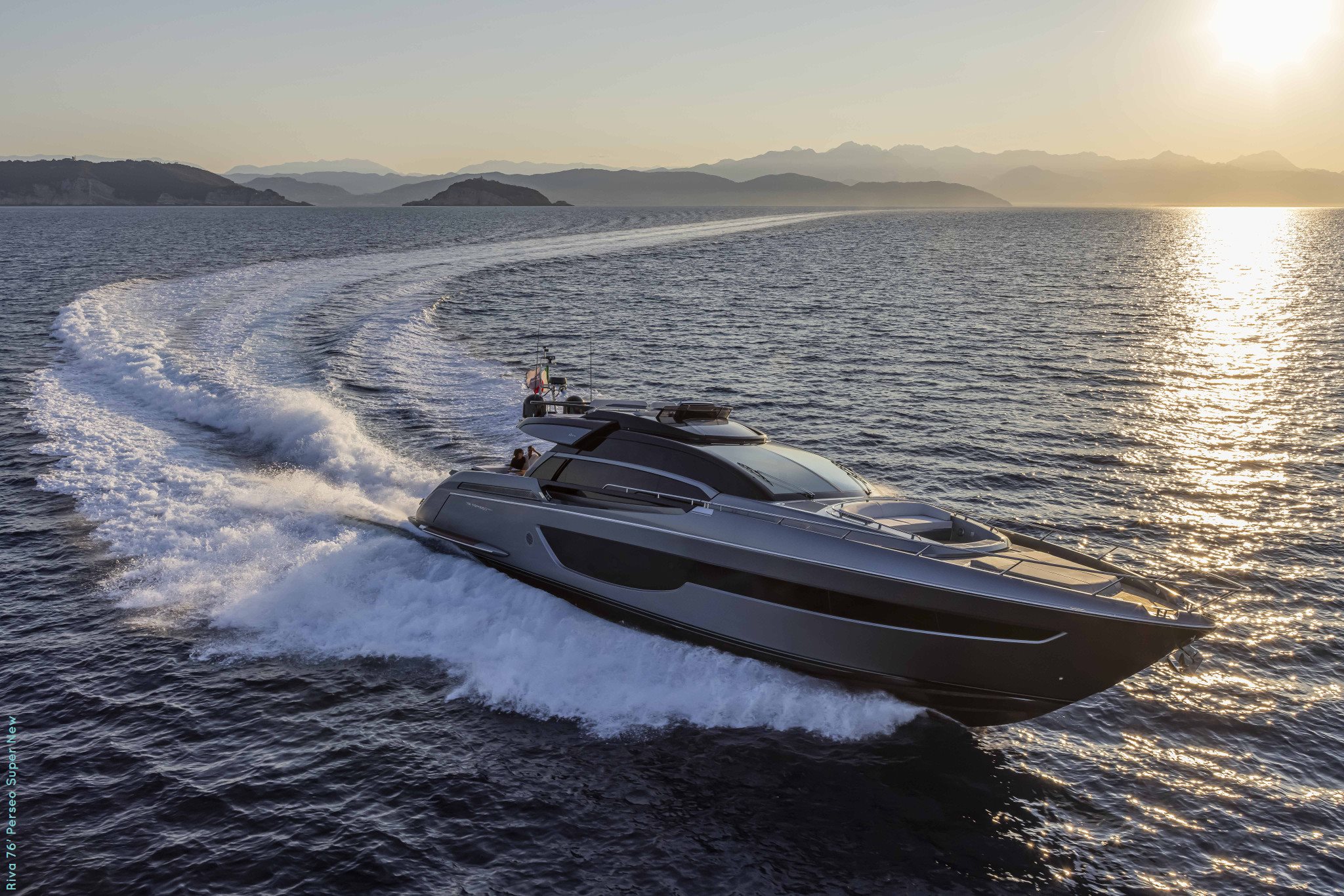 23米丽娃（Riva）76游艇售价约4000万元