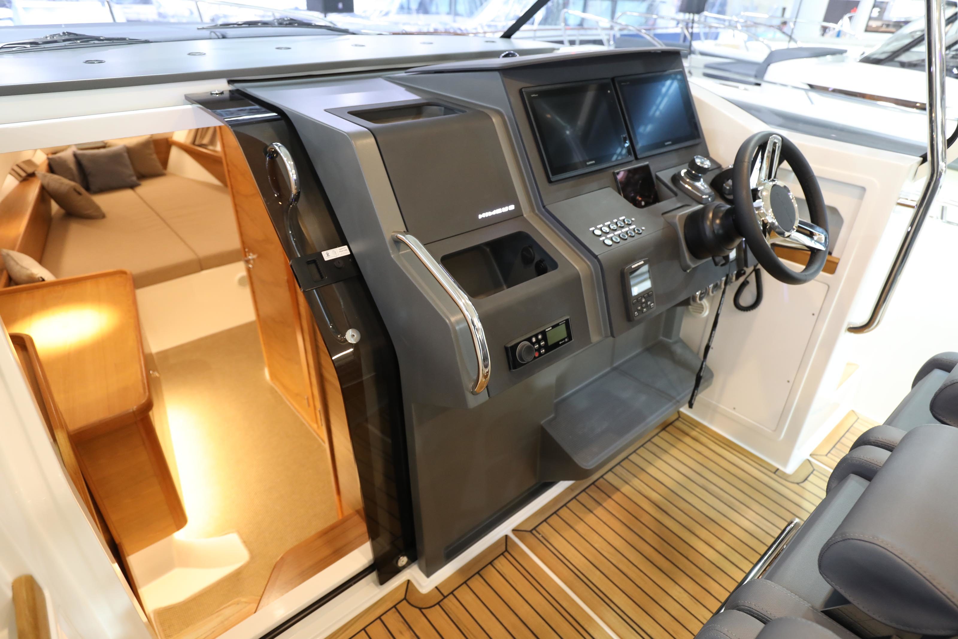 12米尼姆巴斯（Nimbus）T11游艇价格350万元