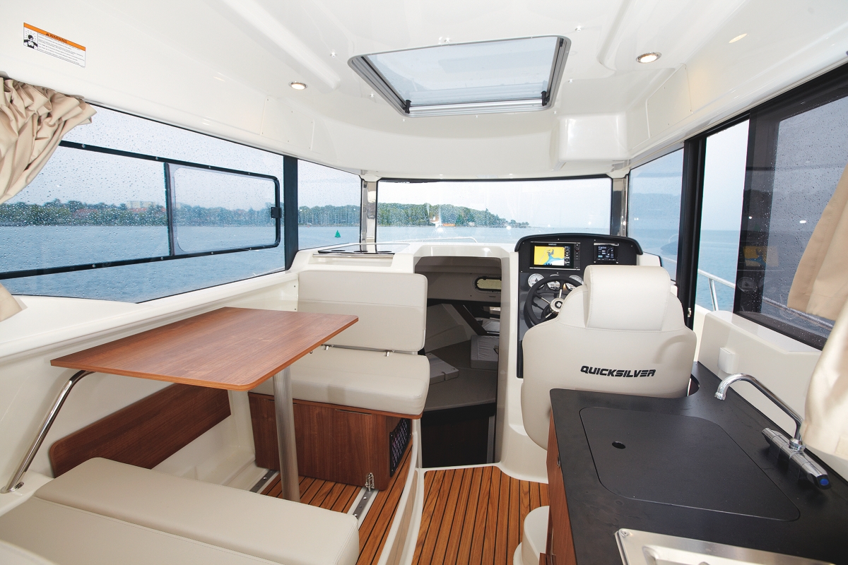 8米的Quicksilver 905Pilothouse钓鱼艇价格100万元