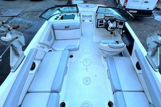 6米MasterCraft NXT22二手快艇价格6万美元