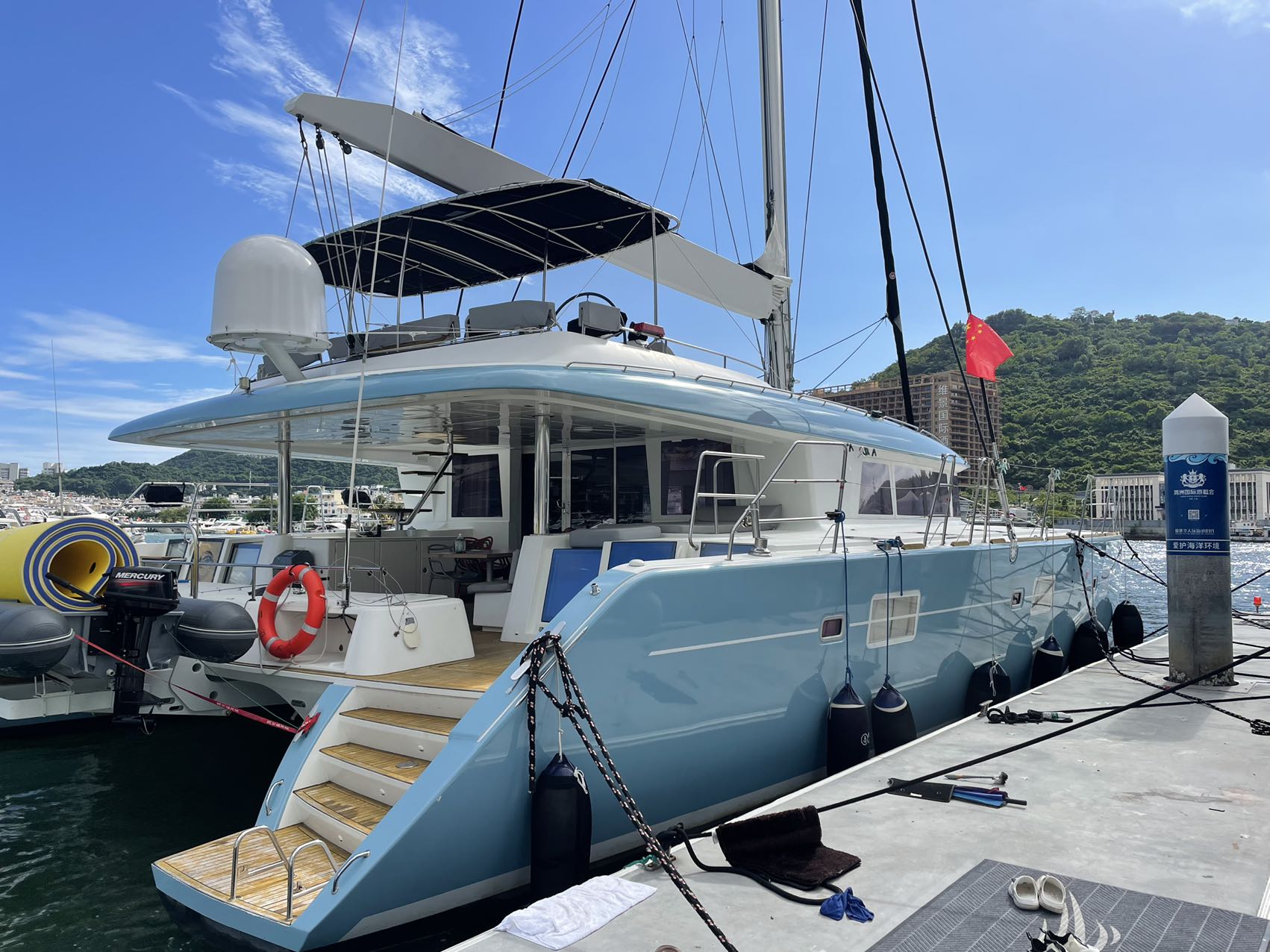蓝高 Lagoon 620 飞桥双体帆船