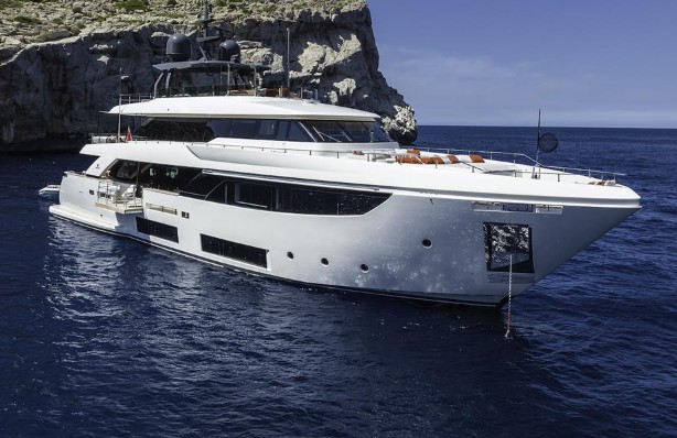 定制法拉帝（CustomLine）Navetta33二手豪华大游艇