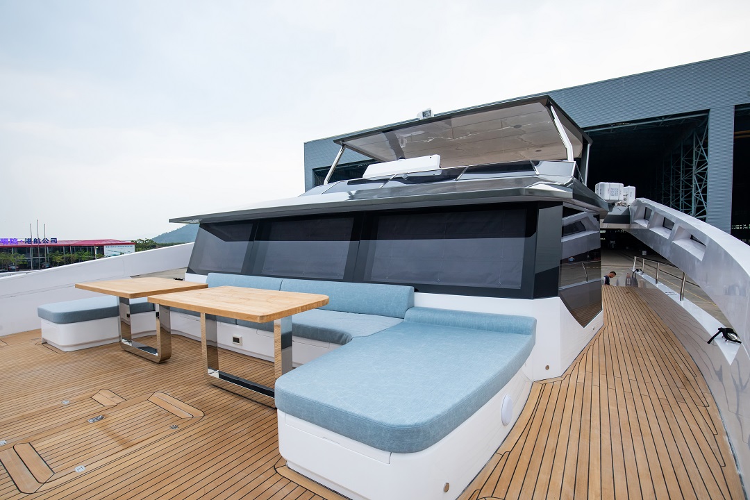 天行者（Oceanwalker）S60 Urban双体豪华游艇前甲板