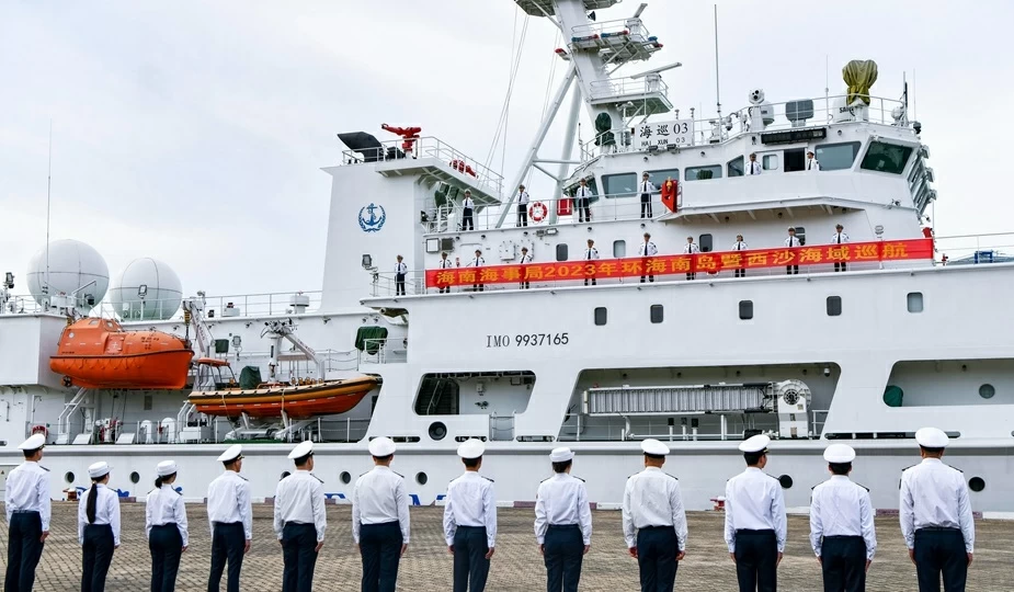 海南海事局“海巡03”轮启航西沙 执行五一海上巡航任务