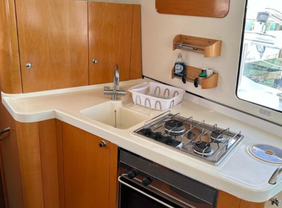 枫丹白露（Fountaine Pajot）Mahe36双体帆船厨房