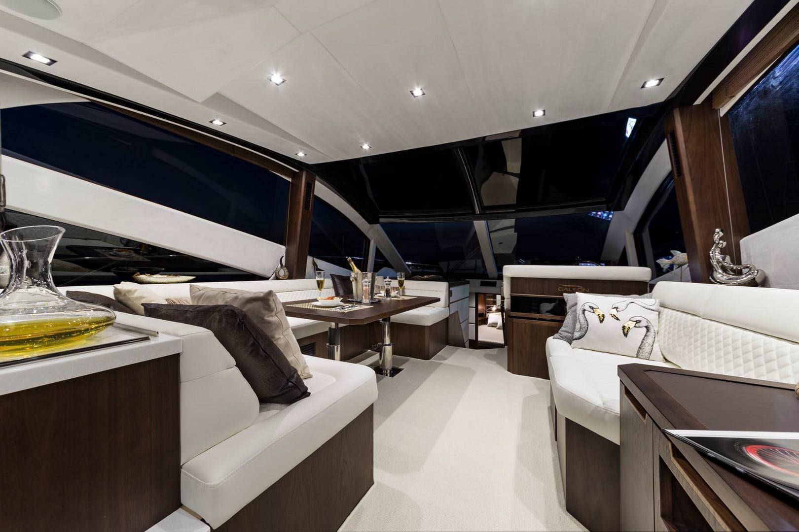 卡帝尔（Galeon）560Skydeck飞桥游艇沙龙