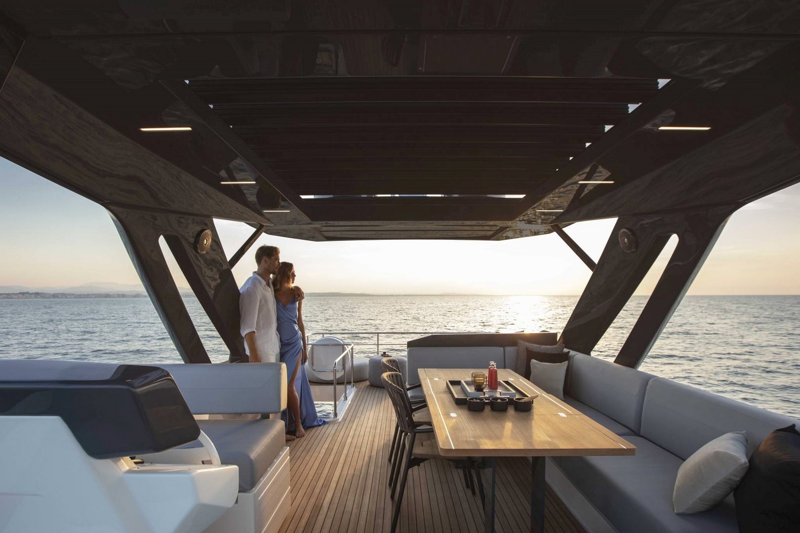 法拉帝（Ferretti）720豪华飞桥游艇沙龙