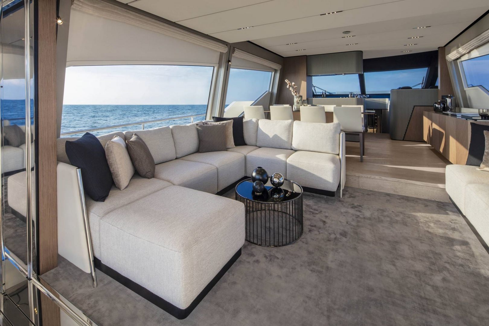 法拉帝（Ferretti）720豪华飞桥游艇沙龙