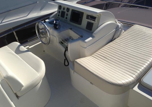 法拉帝（Ferretti）551二手飞桥游艇中控
