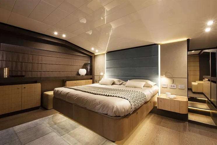 法拉帝（Ferretti）960豪华游艇卧室
