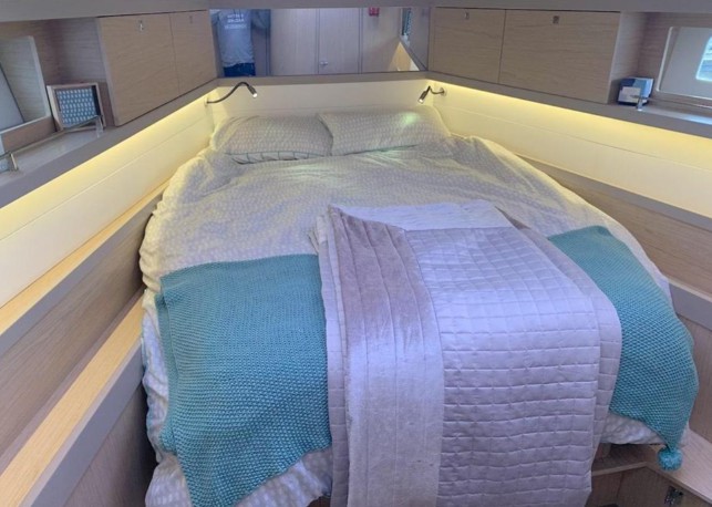 博纳多（Beneteau）遨享仕45帆船卧室