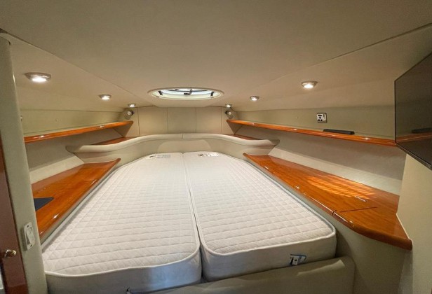 15米圣汐克（Sunseeker）Superhawk48二手运动游艇客舱