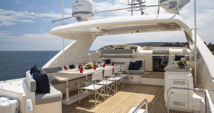 法拉帝（Ferretti）881豪华游艇飞桥