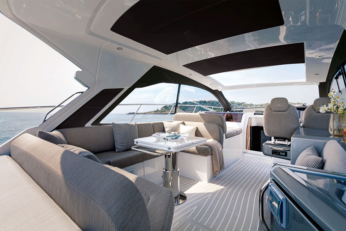 16米阿兹慕（Azimut）Atlantis51豪华运动游艇驾驶舱