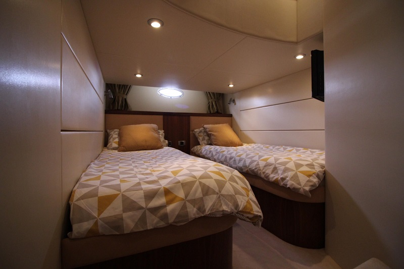 圣汐克（Sunseeker）Portofino47运动游艇卧室