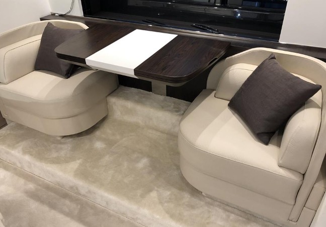 阿兹慕（Azimut）S6Coupe豪华二手游艇沙发