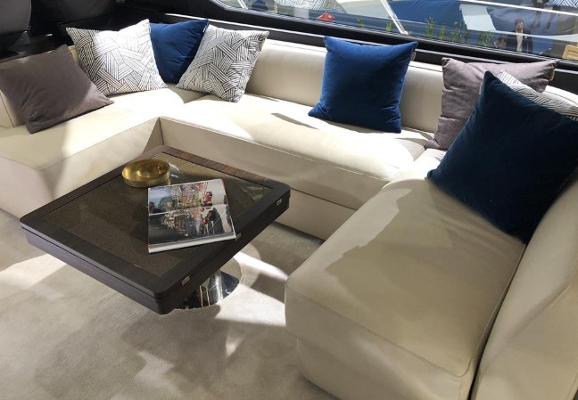 阿兹慕（Azimut）S6Coupe豪华二手游艇沙龙