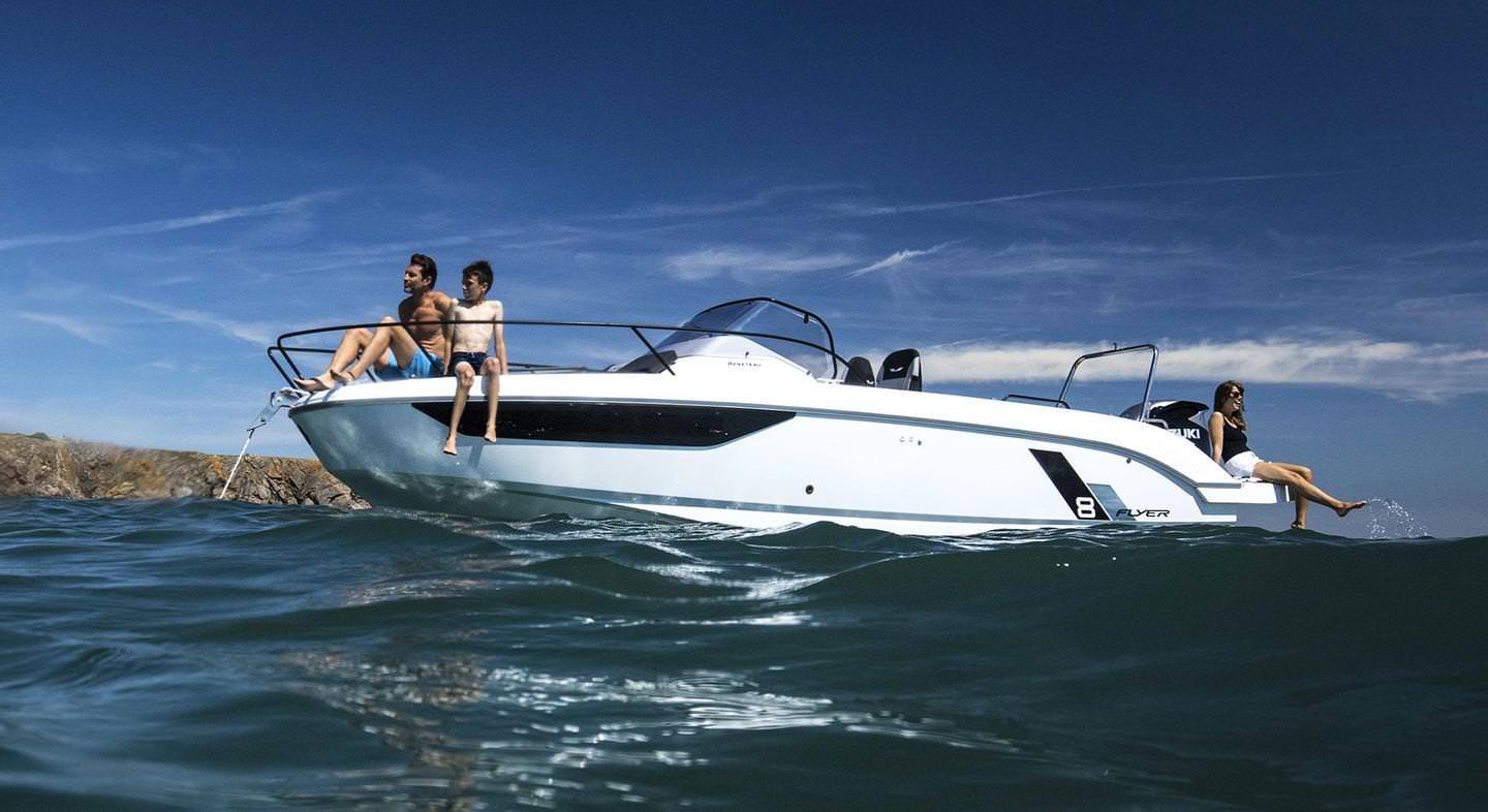 博纳多（Beneteau）飞扬8阳光甲板型运动游艇