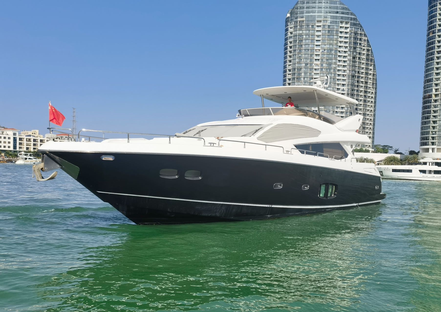 圣汐克 Sunseeker 80 硬顶飞桥游艇