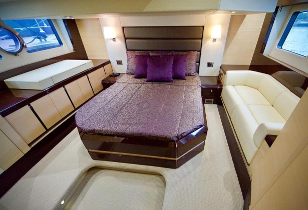 圣汐克（Sunseeker）SanRemo485豪华二手游艇客舱区