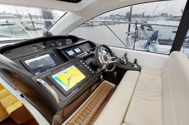 圣汐克（Sunseeker）SanRemo485豪华二手游艇驾驶区