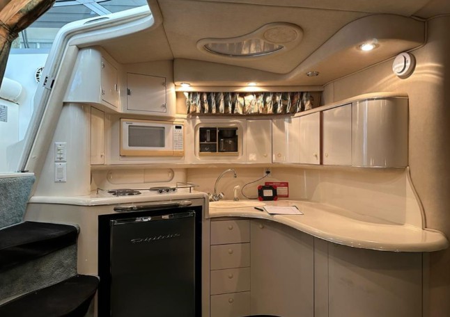 希瑞（SeaRay）370Sundancer二手运动游艇厨房区