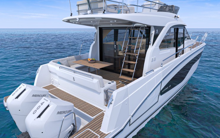 博纳多（Beneteau）安海仕12巡航游艇船尾