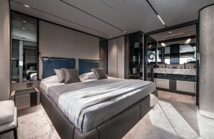 法拉帝（Ferretti）Infynito80豪华游艇客舱
