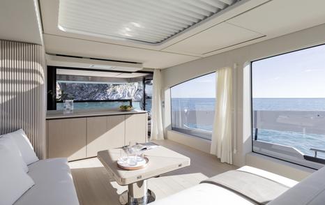 阿兹慕（Azimut）Seadeck6运动游艇沙龙区