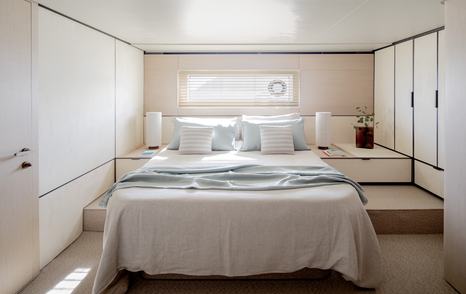 阿兹慕（Azimut）Seadeck6运动游艇客舱