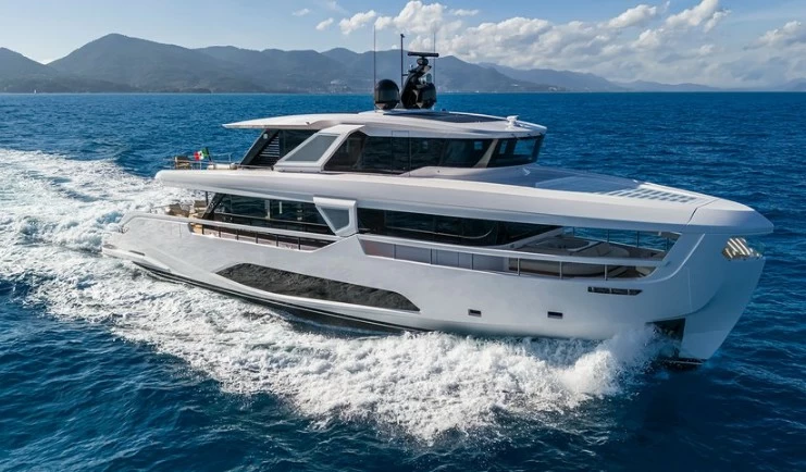 法拉帝(Ferretti)Infynito 90游艇