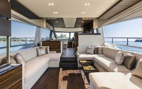 法拉帝(Ferretti)670游艇船舱内部
